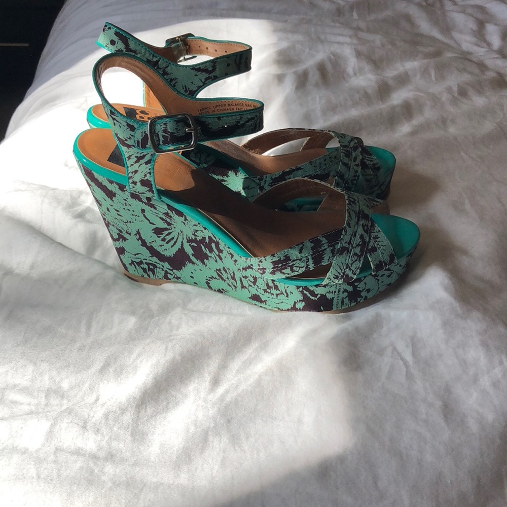 *Final Price* Tropical Patterned Wedges